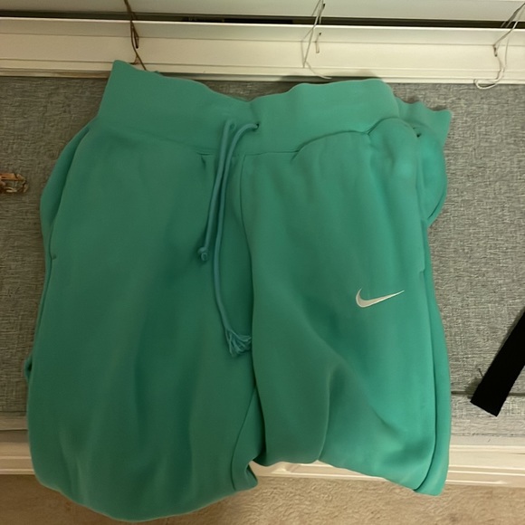 Nike blue sweatpants - Picture 2 of 4